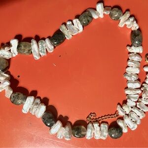 Beautiful necklace- mother-of -pearl and green agat